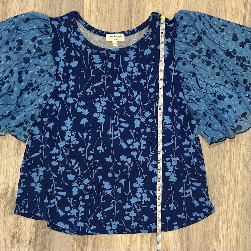 Kim & Cami Los Angeles Blue Floral Top Chiffon Flutter Short Sleeve Shirt Size S - Picture 2 of 7